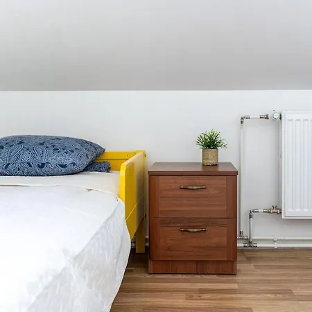 Large And Cozy 2-level