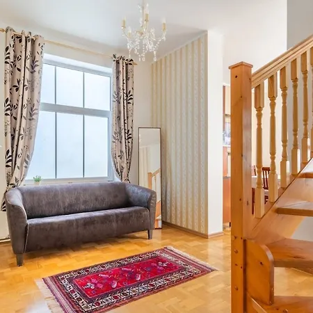 Large And Cozy 2-level Reval