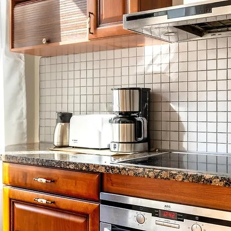 Large And Cozy 2-level Apartamento *