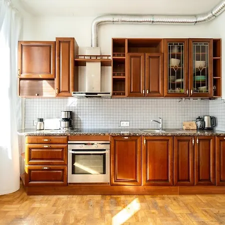 Large And Cozy 2-level Reval