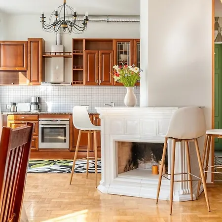 Large And Cozy 2-level