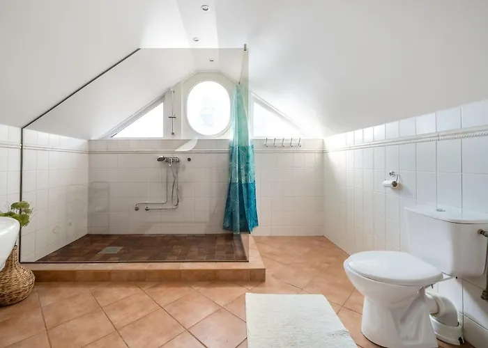 Large And Cozy 2-level アパート