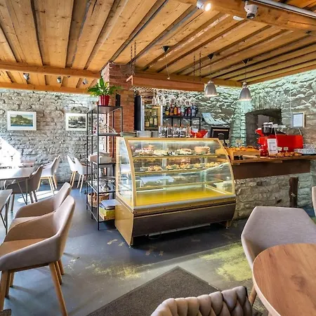 Apartman Large And Cozy 2-level *